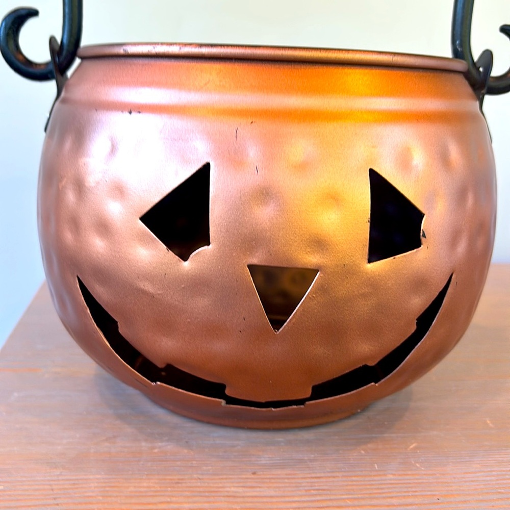 Large Metal Pumpkin Jack-o’-lantern - Picture 3 of 6